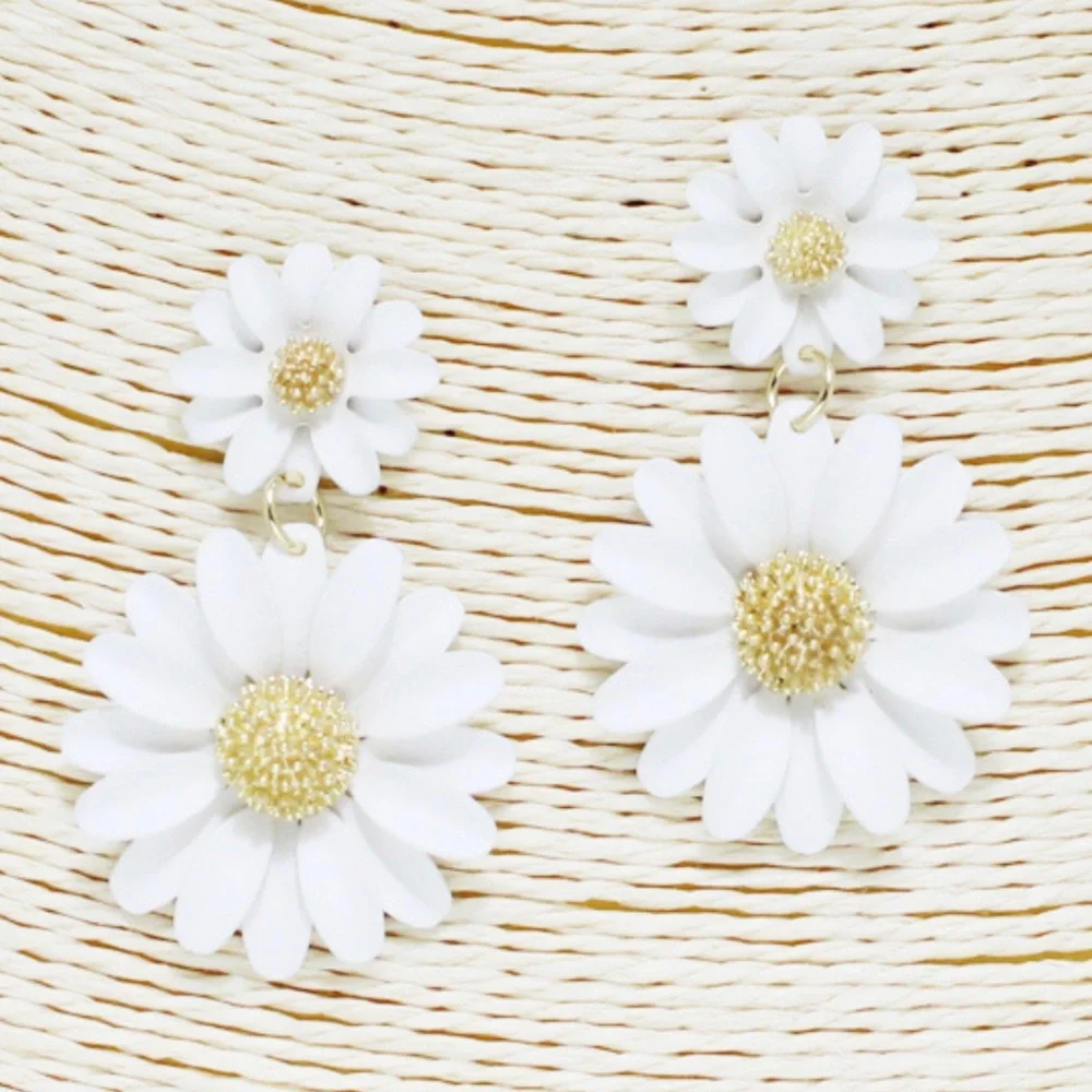 Daisy Duo Flower Earrings: Silver